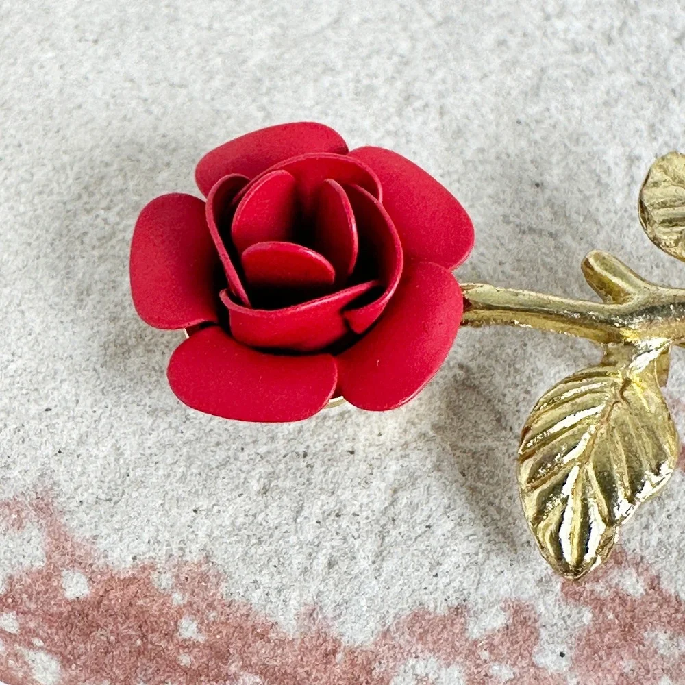 Set of 2 Vintage Gold Tone Enamel Flower Brooch Pins‎ Red Rose & Pink Flowers